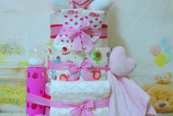 VIP Pink love 4όροφη μωρότουρτα