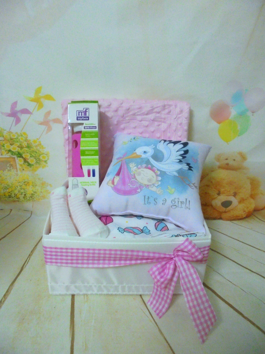 baby gift box καλωσήρθες κοριτσάκι .jpg