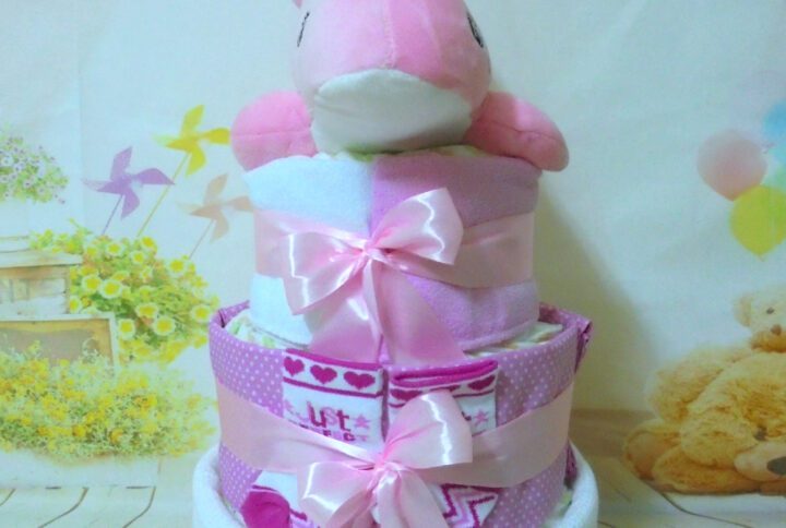 Δελφινάκι ροζ 3όροφη μωρότουρτα diaper cake