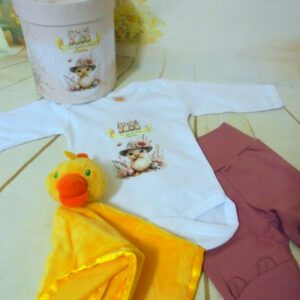 Σετ δώρου καπελιέρα το πρώτο μου Πάσχα για κοριτσάκι με φορμάκι μωρού και κολάν cherry pink