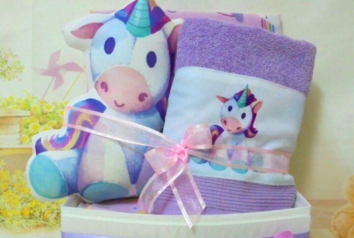 Baby gift box unicorn με σεντόνια κούνιας και μαξιλαροκουκλάκι unicorn