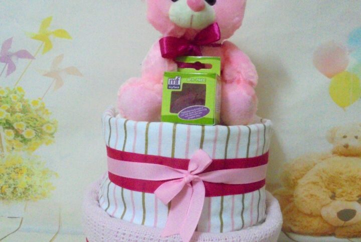 Cute baby pink μωρότουρτα 2όροφη για κοριτσάκι με λούτρινο αρκουδάκι και πιπίλα