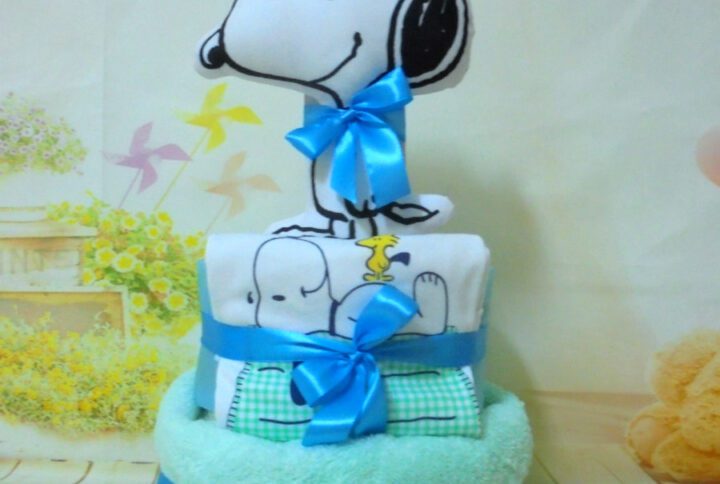 Little Snoopy 2όροφη μωρότουρτα